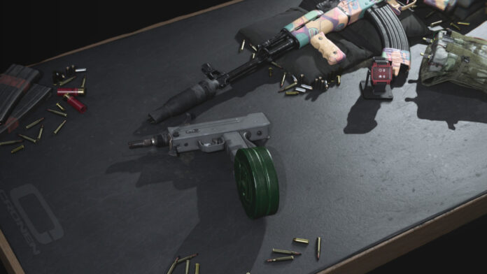 Le chargement du Mac-10 d'Aydan dans la saison 1 de la guerre froide Warzone
