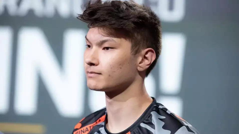 Suspension longue réponse de Sinatraa Twitter